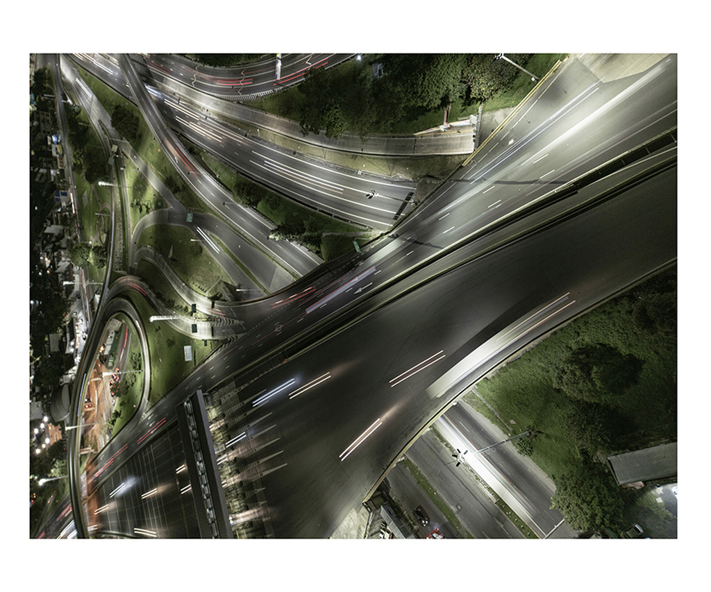 Muestra obra Peaje al futuro ext - serie Circulación - maximo ruiz - fotografía original de autor